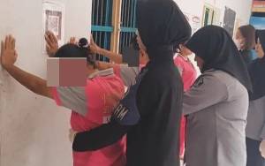 Tim Satuan Operasi Lapas Perempuan Palangka Raya Geledah Blok Hunian WBP