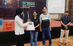 Wartawan Borneonews Juara III Lomba Menulis Berita Statistik