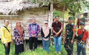 Camat Basarang Monitoring Calon Penerima Program Bantuan Bedah Rumah di Desa Pangkalan Rekan
