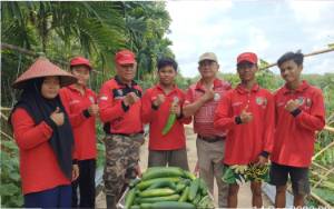 Pelajar Praktik Lapangan di Lahan Kelompok Tani Kelampan Jaya
