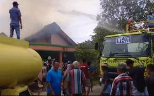Kebakaran Rumah di Kubu, Pemadaman Melibatkan Perusahaan Sawsta