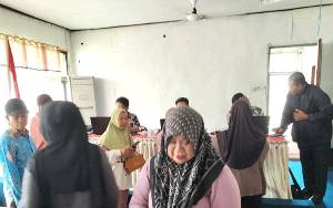 Warga Kecamatan Kapuas Murung Antusias Aktivasi IKD Program Jemput Bola Disdukcapil