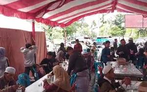 Arus Balik, Jemaah Haul Guru Sekumpul Ramai Singgahi Rest Area Gabungan Relawan di Kapuas