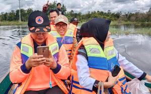 Camat Pematang Karau Dampingi BPBD Kirim Bantuan untuk Dapur Umum Banjir Muara Pelantau