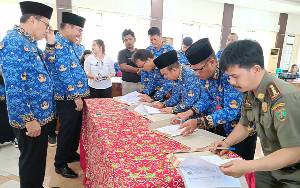  Pemkab Barito Timur Adakan Penandatanganan Pakta Integritas bagi Semua Kepala Perangkat Daerah