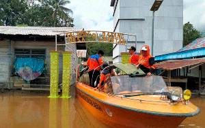 Kepala Pelaksana BPBD Kapuas Cek Kondisi Banjir di Tiga Desa Kecamatan Mantangai