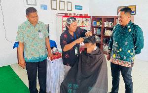 LPKA Palangka Raya Gelar Program Barbershop untuk Anak Binaan