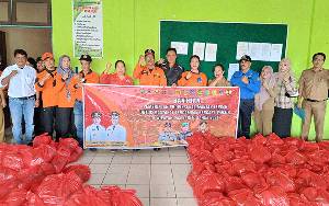 Pemprov Kalteng Serahkan 3.474 Paket Bantuan untuk Warga Terdampak Banjir di Bartim