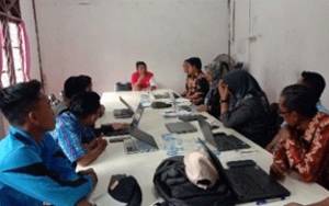 Camat Kapuas Kuala Berikan Arahan Terkait Aplikasi Siskeudes Kepada Operator Desa