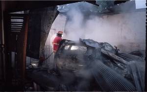Diduga Korsleting Listrik Pada Mobil, Rumah di Pangkalan Lada Terbakar
