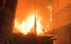 Jumlah Bangunan yang Terbakar di Pasar Mingguan Maliku Baru Diperkirakan Belasan Buah