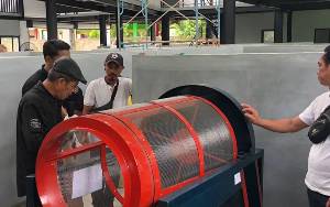 DLH Palangka Raya Uji Komsioning Mesin di Pusat Daur Ulang Sampah