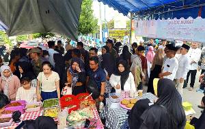 Warga Non Muslim Juga Turut Nikmati Keberadaan Pasar Wadai Ramadan