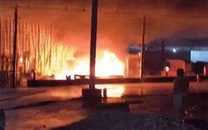 Diduga Tersambar Petir, Gudang Logistik Pabrik di Kobar Terbakar