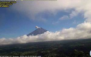 Gunung Semeru Erupsi Lontarkan Abu Vulkanik Setinggi 600 Meter
