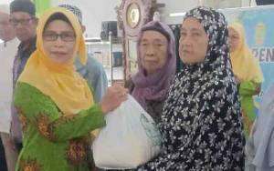 PD Aisyiah Kotawaringin Barat Serahkan 750 Paket Sembako untuk Disabilitas dan Duafa