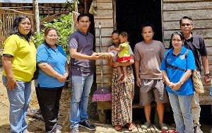 14 Balita Rawan Stunting di Kecamatan Awang Terima Telur Bantuan ASN