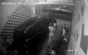 Viral,Pencuri Helm Terekam CCTV di Rumah Warga Komplek Permata Hijau 6 Muara Teweh