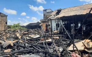 Dukcapil Kapuas Bantu Warga Terdampak Kebakaran Pulau Mambulau Peroleh Dokumen Kependudukan