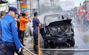 Mobil yang Terbakar di Palangka Raya Diduga Usai Melangsir BBM di SPBU