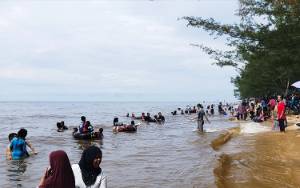 Libur Panjang, Pantai Ujung Pandaran masih Dipadati Pengunjung