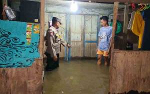 Polsek Arut Pantau Kenaikan Air Banjir