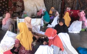 Gaungkan Semangat Kartini, UKMK Batik Sawit BPDPKS Libatkan 50 Pembatik Perempuan
