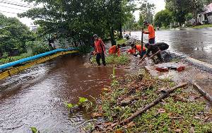 Sungai Mentawa Tersumbat Sebabkan Banjir di Sejumlah Titik, Kantor Disdukcapil Kotim Juga Terdampak