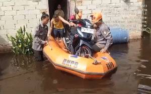 Motor Warga Sampit Terpaksa di Evakuasi Akibat Banjir