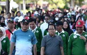 Jalan Sehat Warnai Peringatan Hari Buruh 2024 di Kapuas