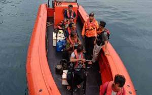 Basarnas Padang Selamatkan Tujuh Pemancing usai Diterjang Badai