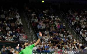 Djokovic Terkena Lemparan Botol usai Menangi Laga Pembuka di Roma