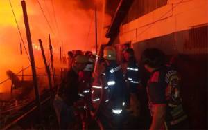 Diduga Korsleting Listrik, Puluhan Rumah-35 KK Terdampak Kebakaran di Palangka Raya