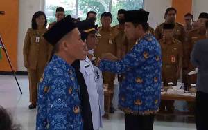 Pj Bupati Kobar Pimpin Pengambilan Sumpah Janji 71 Pejabat Administrator dan Pengawas