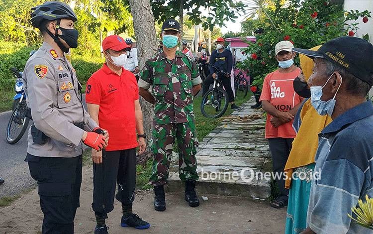 Bersepeda, Bupati Seruyan Bersama TNI-Polri Sosialisasikan Vaksinasi Covid-19