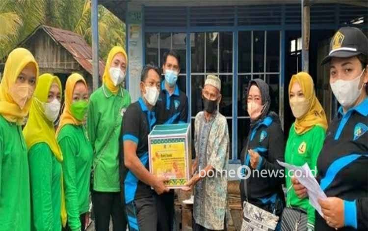 Sambangi Purna Pegawai dan Warga, Rutan Kapuas Lakukan Bakti Sosial