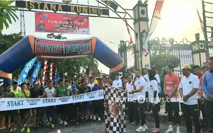 Kodim Pangkalan Bun Gelar Fun Run 7,7 Km Meriahkan HUT TNI 2022