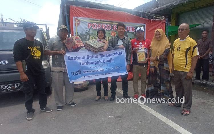 Borneonews-Palangka Post Salurkan Logistik ke Dapur Umum di Kelurahan Mendawai?