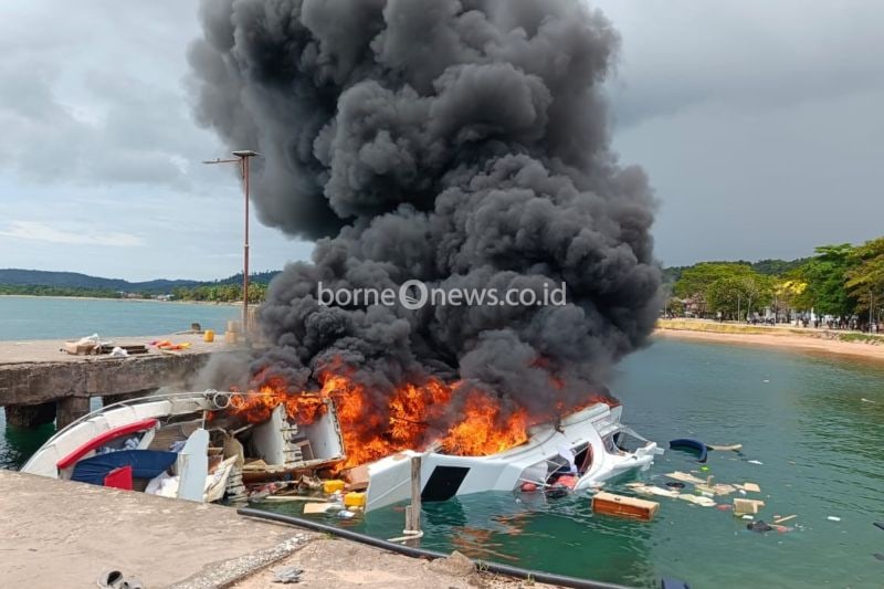 Speedboat Calon Gubernur Malut Benny Laos Terbakar di Bobong