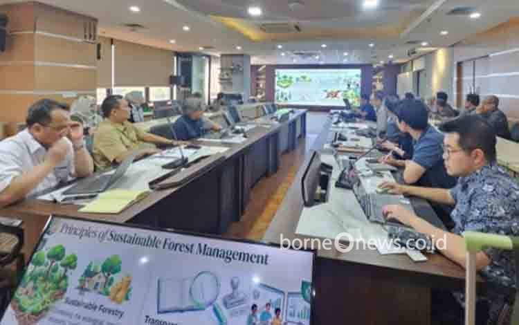 Pertemuan antara Kementerian Kehutanan dengan dua perusahaan asal Jepang, Tokyo Gas Co. Ltd. dan Hanwa Co. Ltd di kantor Kementerian Kehutanan, Jakarta, Rabu (4/3/2026). (ANTARA/HO-Kemenhut)