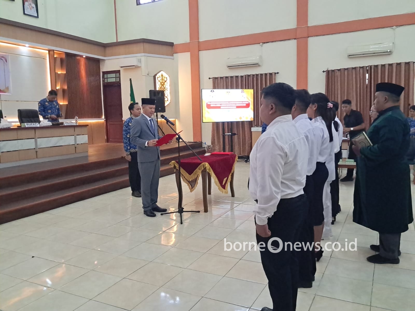Bupati Gumas Minta BPD Mangkawuk Bekerja dengan Baik